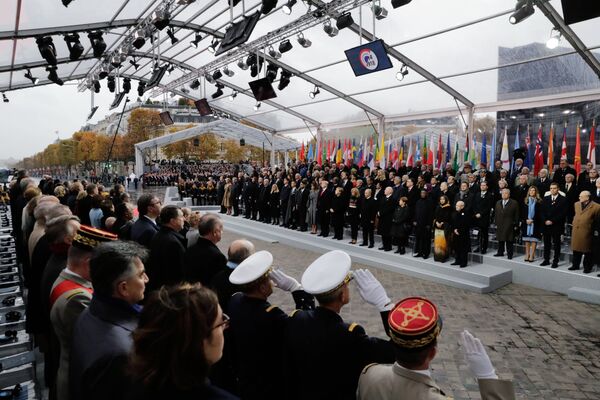 Ceremonia conmemorativa en honor al centenario del fin de la Primera Guerra Mundial, París, 11 de noviembre de 2018 Ceremonia conmemorativa en honor al centenario del fin de la Primera Guerra Mundial, París, 11 de noviembre de 2018 - Sputnik Mundo