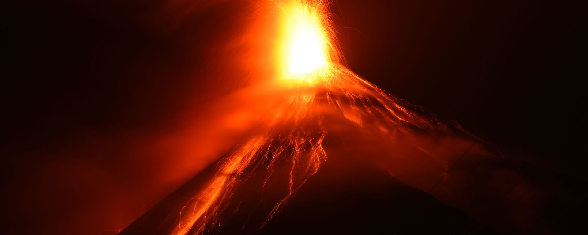 Entra en erupción el volcán de Fuego en Guatemala | Video ,  Sputnik Mundo