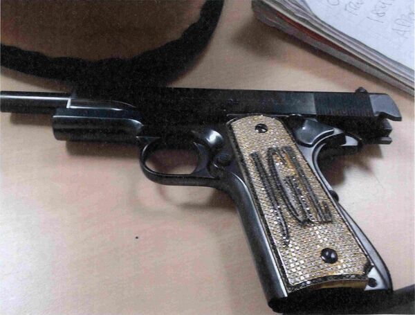 La pistola favorita del narcotraficante y criminal mexicano Joaquín 'Chapo' Guzmán La pistola favorita del narcotraficante y criminal mexicano Joaquín 'Chapo' Guzmán - Sputnik Mundo