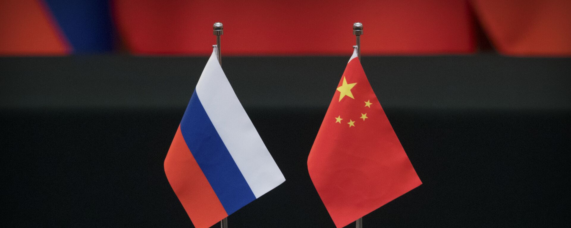 Las banderas de Rusia y China - Sputnik Mundo, 1920, 18.12.2022