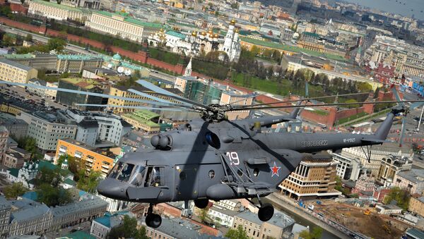 Un helicóptero Mi-8 sobre Moscú, foto archivo - Sputnik Mundo