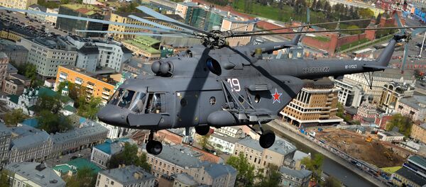 Un helicóptero Mi-8 sobre Moscú, foto archivo Un helicóptero Mi-8 sobre Moscú, foto archivo - Sputnik Mundo