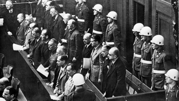 Banquillo de los acusados durante los juicios de Núremberg - Sputnik Mundo