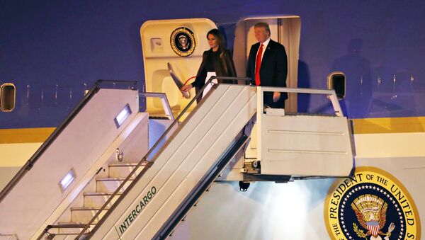 El presidente estadounidense, Donald Trump, con su esposa Melania - Sputnik Mundo