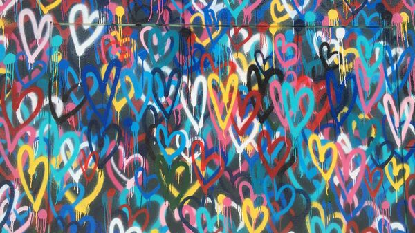 Los corazones pintados en la pared - Sputnik Mundo