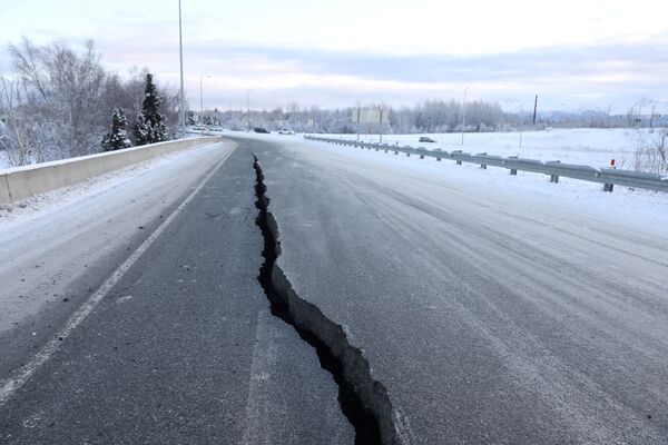 Las consecuencias del potente sismo en Alaska - Sputnik Mundo