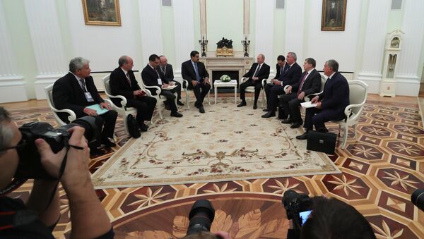 Nicolás Maduro, presidente de Venezuela y Vladímir Putin, durante su reunión en Moscú - Sputnik Mundo