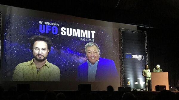 Erich von Däniken y Giorgio Tsoukalos en UFO Summit 2018, Sao Paulo - Sputnik Mundo