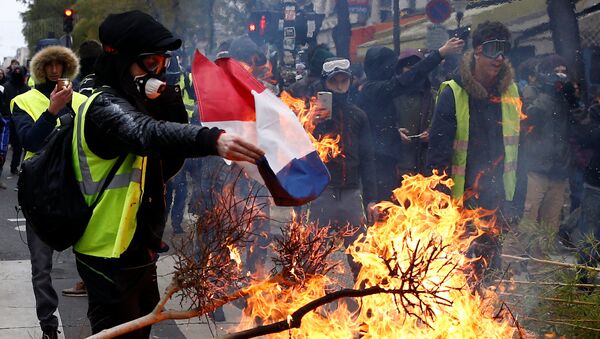 Protestas de los 'chalecos amarillos' en París, Francia - Sputnik Mundo