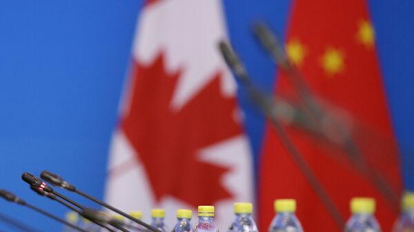 Ministro de finanzas de Canadá, Bill Morneau, durante el primer diálogo China-Canadá en Pekín, 12 de noviembre de 2018 - Sputnik Mundo