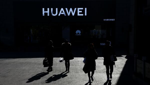 Una tienda de Huawei en Pekín - Sputnik Mundo