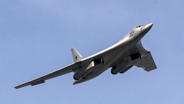 Bombardero estratégico ruso Tu-160 (archivo) - Sputnik Mundo