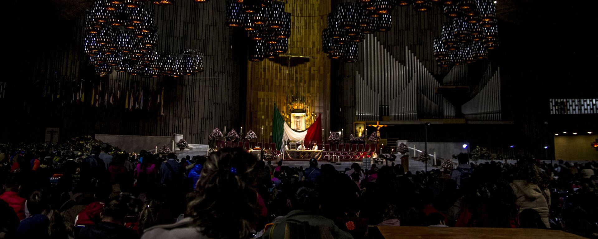 Una de las misas durante el festejo de la virgen en la Basílica de Guadalupe (Archivo) - Sputnik Mundo, 1920, 23.11.2020