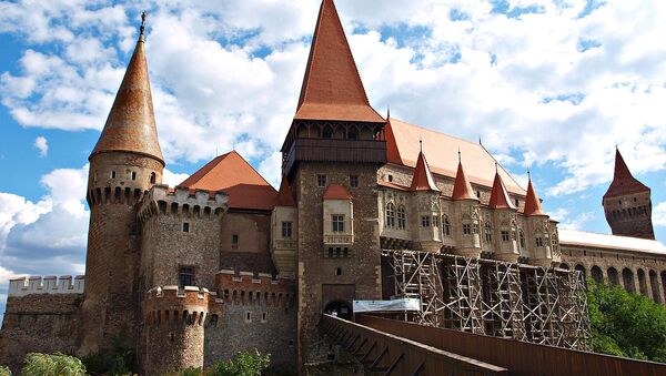 Castillo de Corvino o castillo de Hunyad en Rumania - Sputnik Mundo