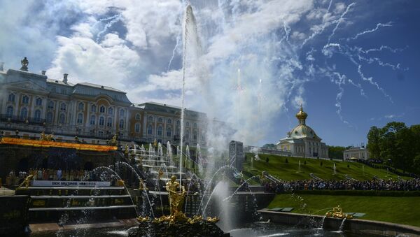Fiesta primaveral de las fuentes en el museo-reserva Peterhof - Sputnik Mundo