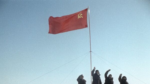 La bandera de la URSS (imagen referencial) - Sputnik Mundo