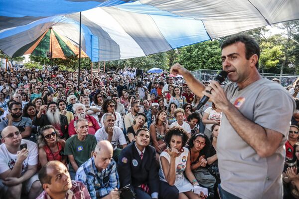 El diputado estatal de Río de Janeiro, Marcelo Freixo, en un mitin en 2016 El diputado estatal de Río de Janeiro, Marcelo Freixo, en un mitin en 2016 - Sputnik Mundo