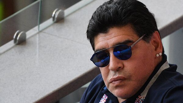 El jugador argentino Diego Maradona en un partido del Mundial de Rusia 2018 - Sputnik Mundo
