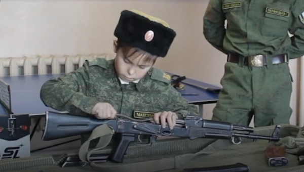 El comandante cosaco más joven del mundo es pequeño pero matón - Sputnik Mundo