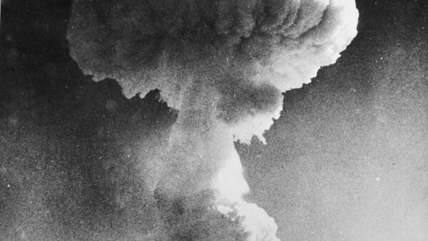 Un ensayo de una bomba nuclear británica - Sputnik Mundo