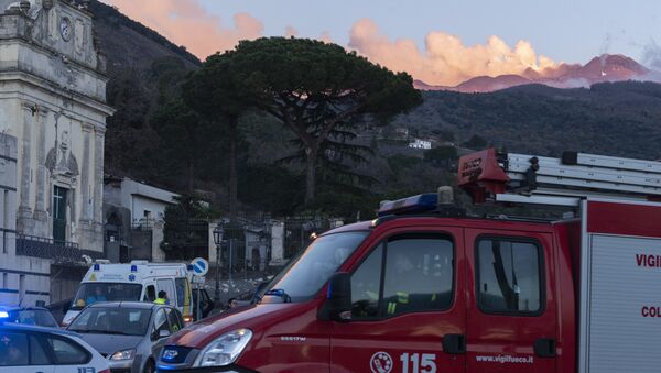 Coinsecuencias del terremoto producido por la actividad volcánica en la zona del Etna, en Sicilia - Sputnik Mundo
