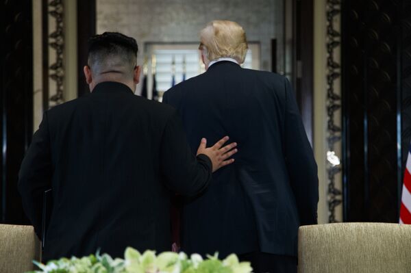 Kim Jong-un, líder norcoreano, y Donald Trump, presidente de EEUU Kim Jong-un, líder norcoreano, y Donald Trump, presidente de EEUU - Sputnik Mundo