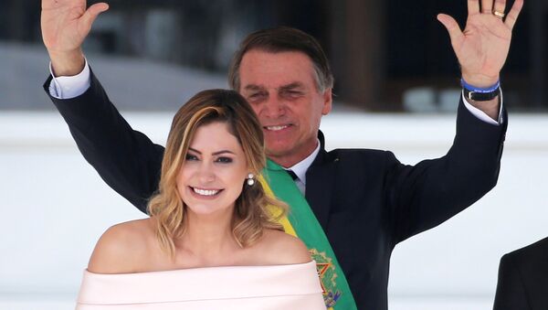 Michelle y Jair Bolsonaro en la investidura - Sputnik Mundo