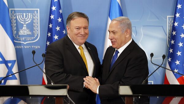 Mike Pompeo y Benjamín Netanyahu, foto de archivo - Sputnik Mundo