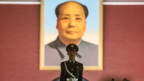 Un retrato de Mao Zedong en la Ciudad Prohibida de Pekín - Sputnik Mundo