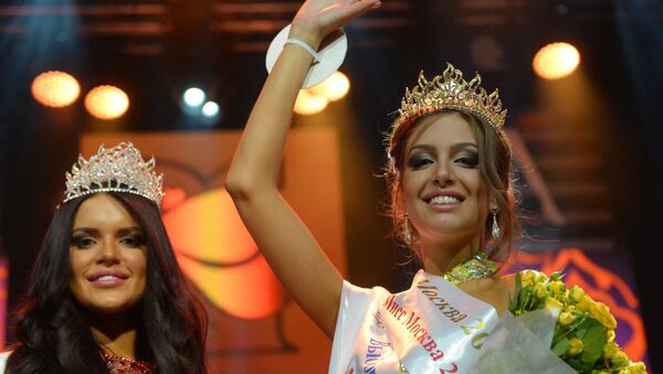 Oksana Voevodina se corona Miss Moscú 2015 - Sputnik Mundo