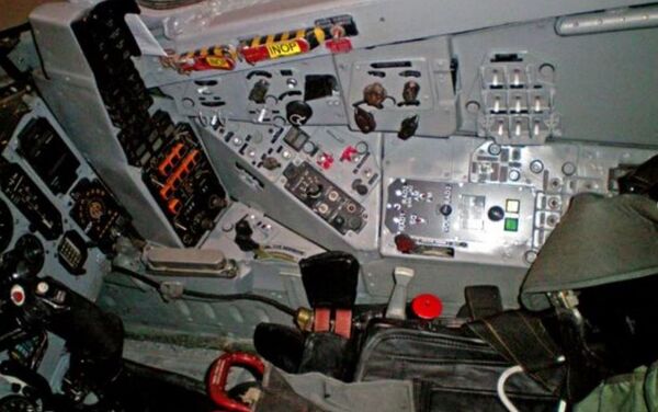 La cabina del MiG-29UB que está a la venta - Sputnik Mundo