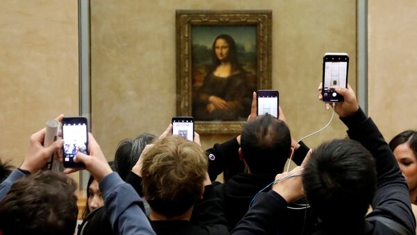 Mona Lisa en Louvre - Sputnik Mundo