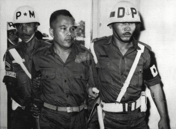 El teniente coronel Untung Syamsuri después del golpe fallido en Indonesia en 1965 El teniente coronel Untung Syamsuri después del golpe fallido en Indonesia en 1965 - Sputnik Mundo