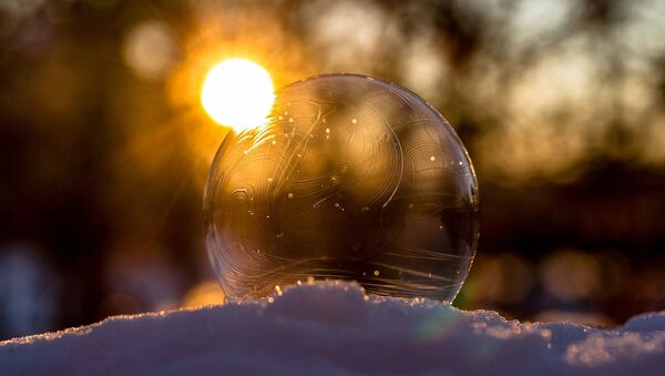 Sol y una bola de cristal (imagen referencial) - Sputnik Mundo