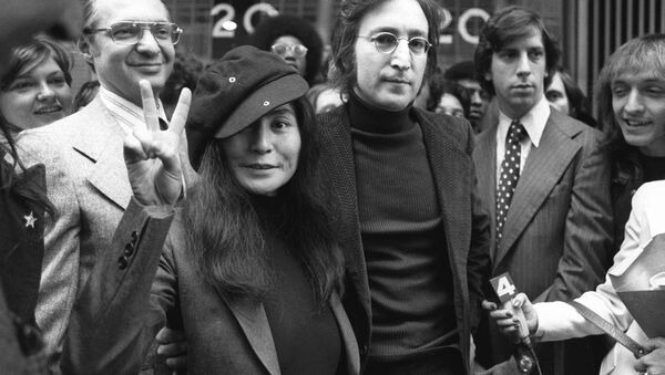 Бывший участник группы The Beatles Джон Леннон с женой Йоко Оно - Sputnik Mundo