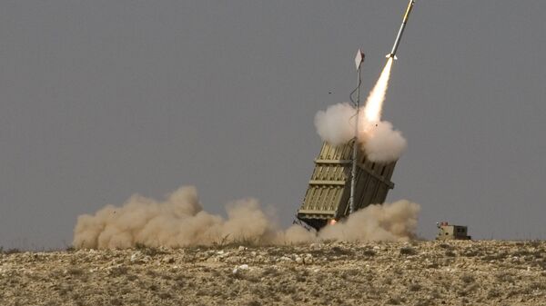 El sistema de defensa antimisiles israelí Cúpula de Hierro - Sputnik Mundo