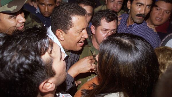 Hugo Chávez vuelve al palacio de Miraflores, 14 de abril de 2002 - Sputnik Mundo