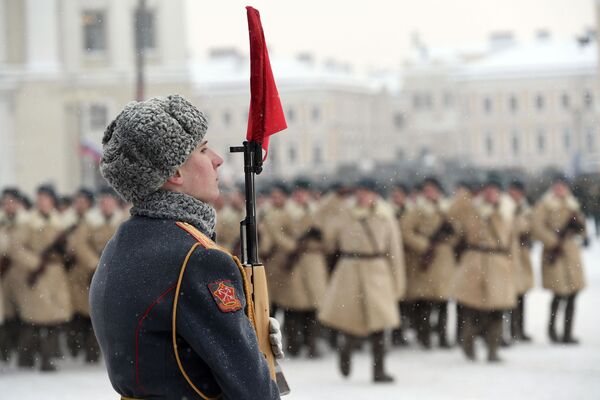 Un desfile para celebrar el 75 aniversario del levantamiento del sitio de Leningrado - Sputnik Mundo