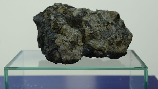 Un trozo del meteorito de Cheliábinsk - Sputnik Mundo