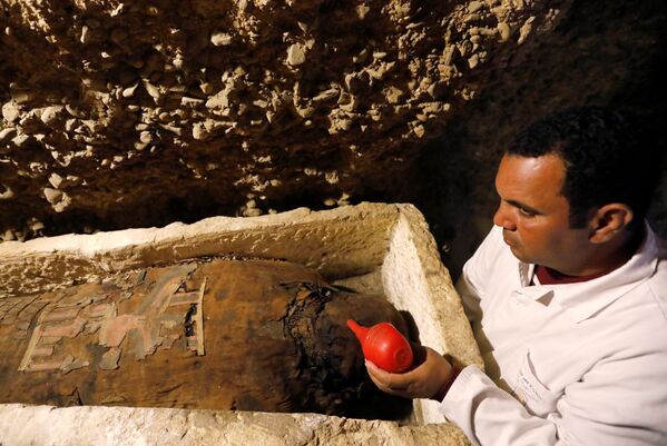 Hallan una antigua necrópolis egipcia con 40 momias - Sputnik Mundo