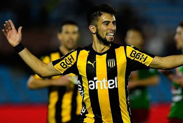 Diego Rossi con la camiseta del club uruguayo de fútbol Peñarol Diego Rossi con la camiseta del club uruguayo de fútbol Peñarol - Sputnik Mundo