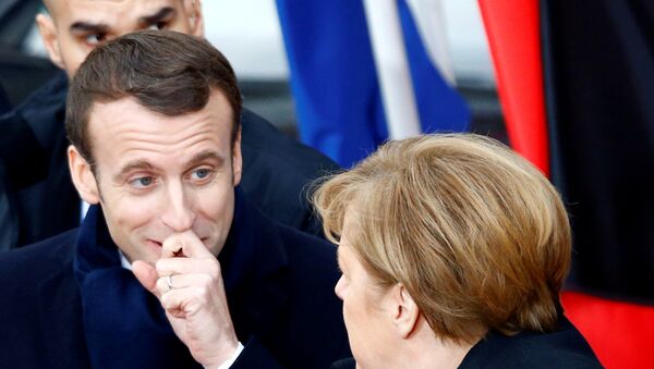 La canciller alemana, Angela Merkel, y el presidente francés, Emmanuel Macron - Sputnik Mundo