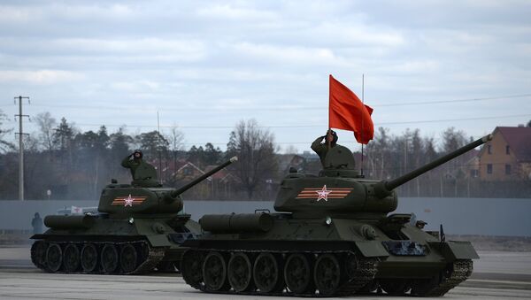 Dos tanques Т-34-85 - Sputnik Mundo