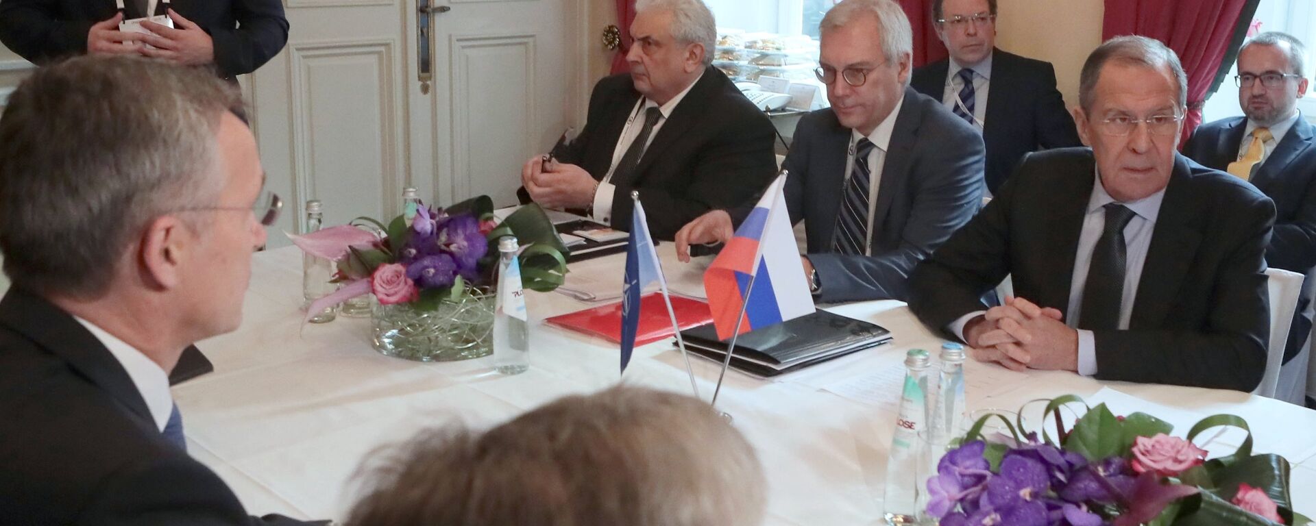 El secretario general de la OTAN, Jens Stoltenberg (izq.) y el canciller ruso, Serguéi Lavrov (der.), durante las consultas en Múnich, Alemania - Sputnik Mundo, 1920, 06.04.2022