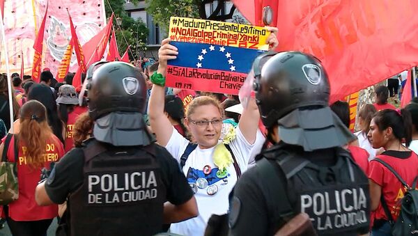 Marcha en apoyo a Maduro frente a la embajada de EEUU en Buenos Aires - Sputnik Mundo