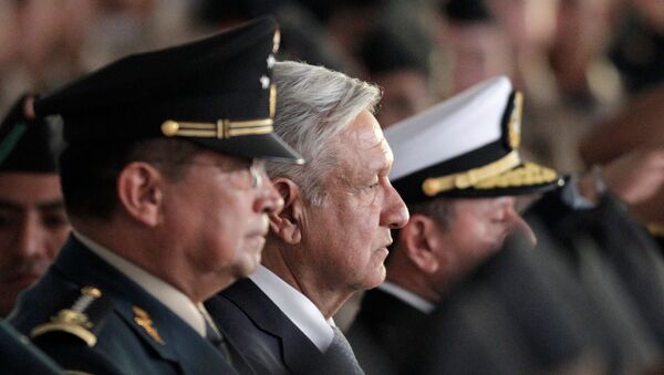 El presidente de México, Andrés Manuel López Obrador, en los festejos del Día del Ejército - Sputnik Mundo