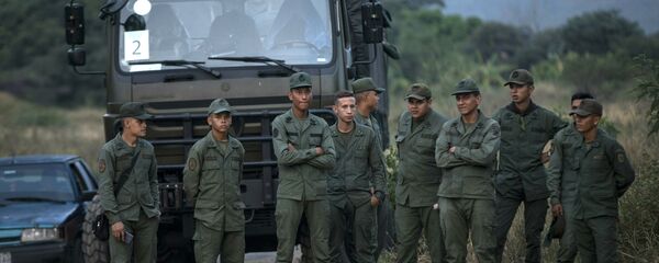 Militares venezolanos en la frontera con Colombia Militares venezolanos en la frontera con Colombia - Sputnik Mundo