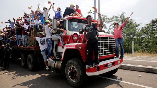 Camión con ayuda humanitaria en Cúcuta cerca de la frontera entre Colombia y Venezuela - Sputnik Mundo