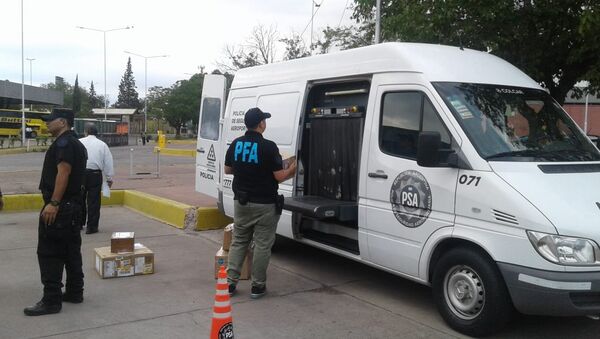 Fuerzas federales argentinas confiscan dinero y medicamentos en la terminal de autobuses de Guaymallén - Sputnik Mundo