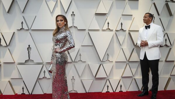 Jennifer Lopez en la alfombra roja de los Oscar - Sputnik Mundo